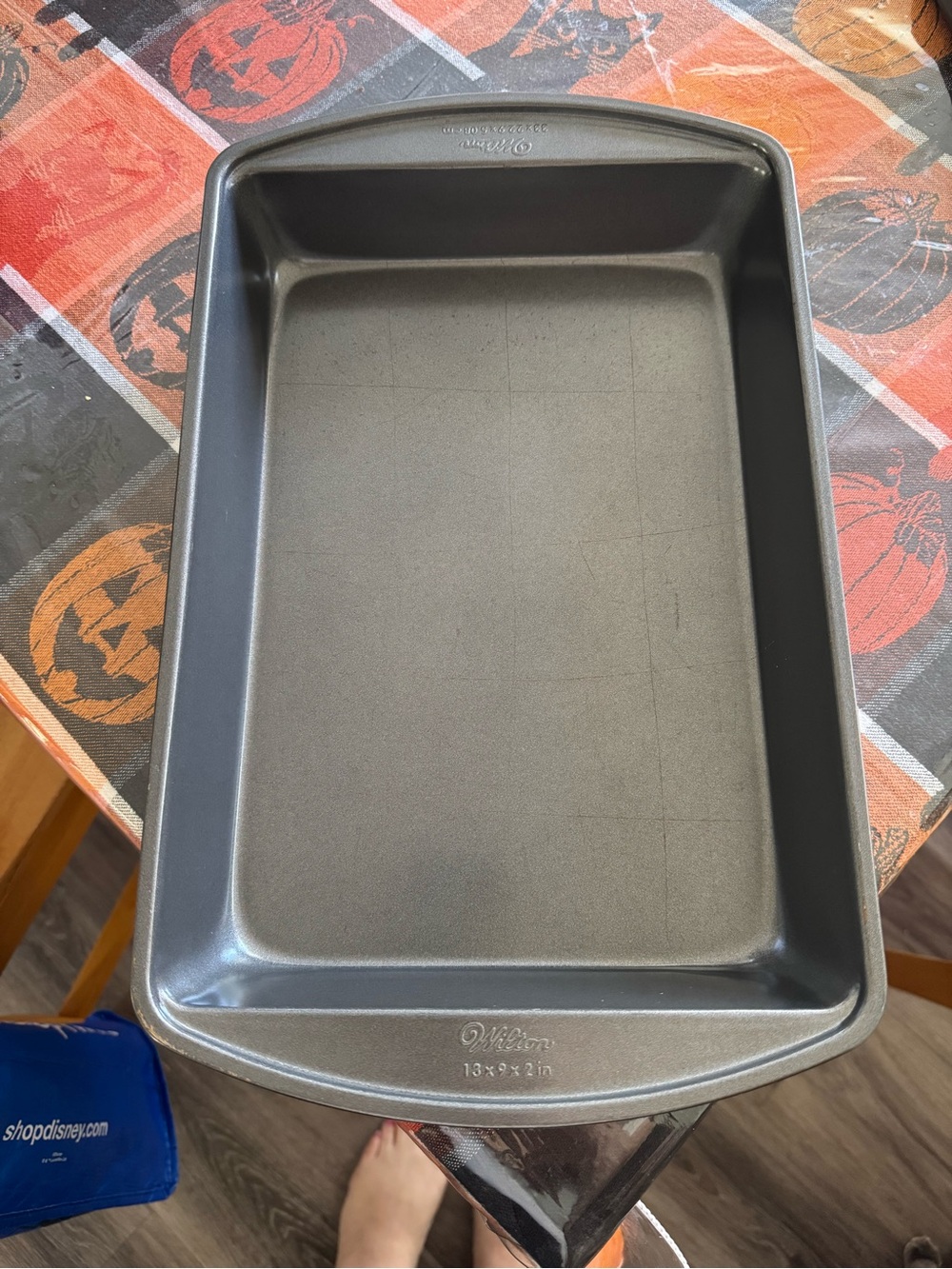 Wilton oblong perfect results cake pan - 13x9x2